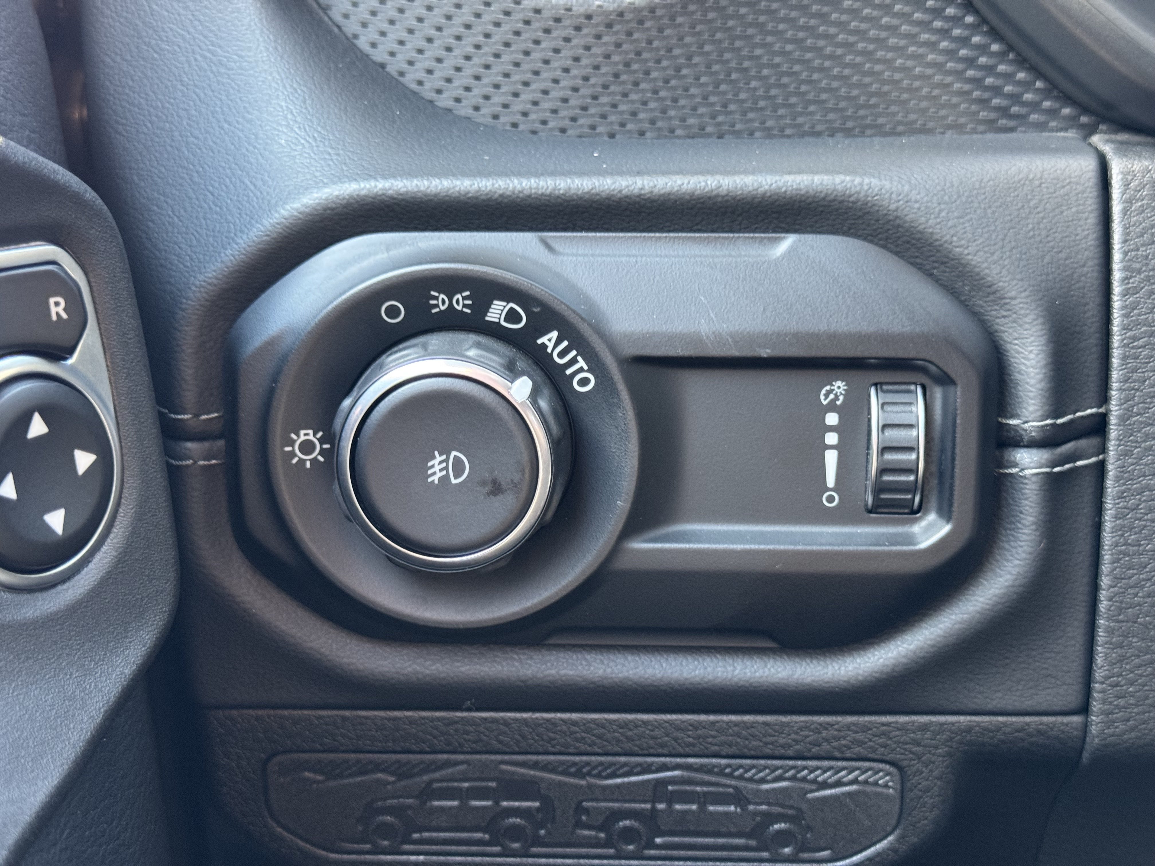 Used 2024 Jeep Wrangler Unlimited Rubicon AWD/4WD image 32
