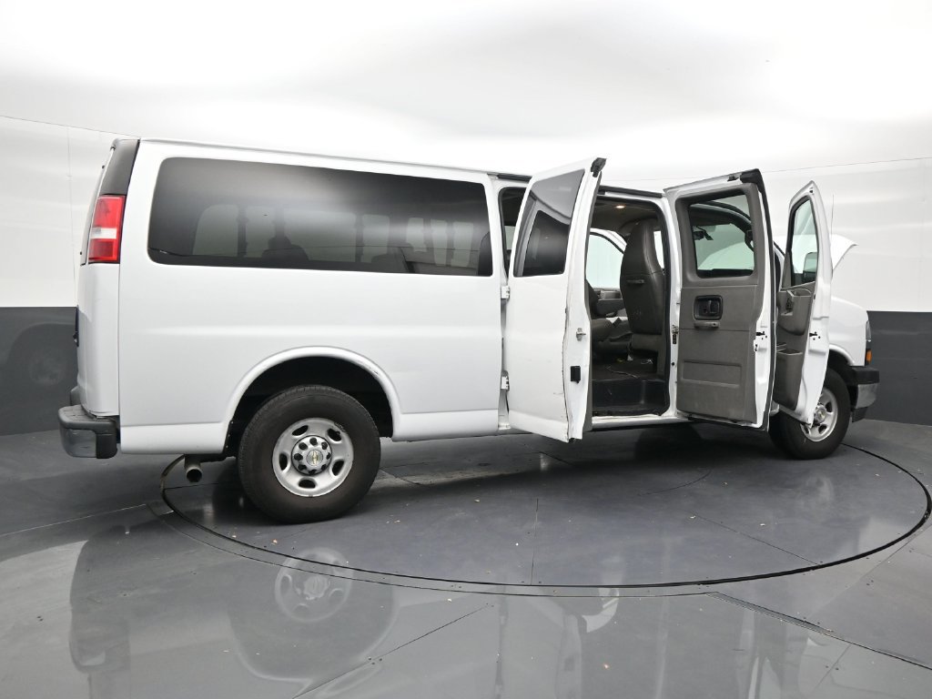 Used 2022 Chevrolet Express 3500 LS w/ Chrome Appearance Package RWD image 26