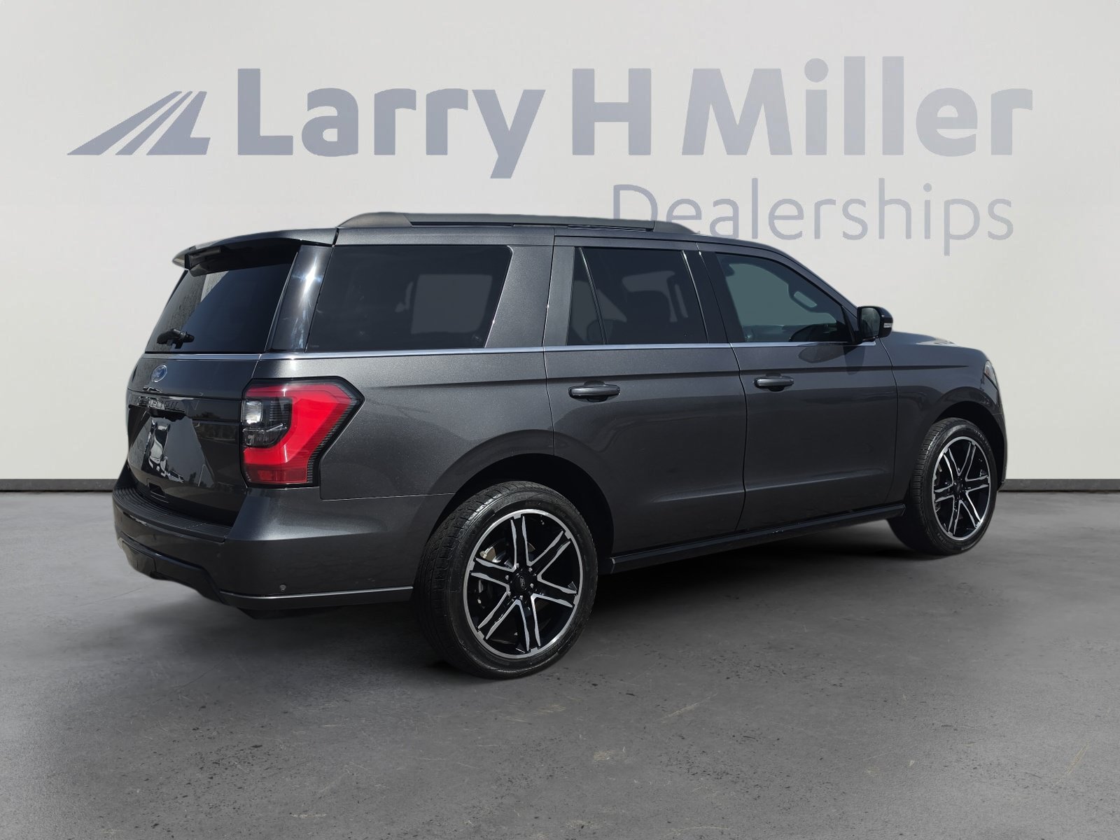 Used 2019 Ford Expedition Limited w/ Equipment Group 303A RWD image 5