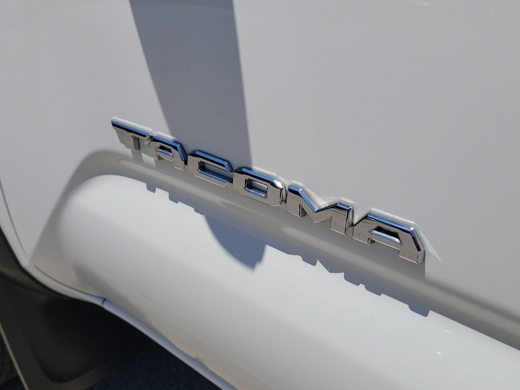 Used 2022 Toyota Tacoma TRD Off-Road w/ Technology Package AWD/4WD image 8