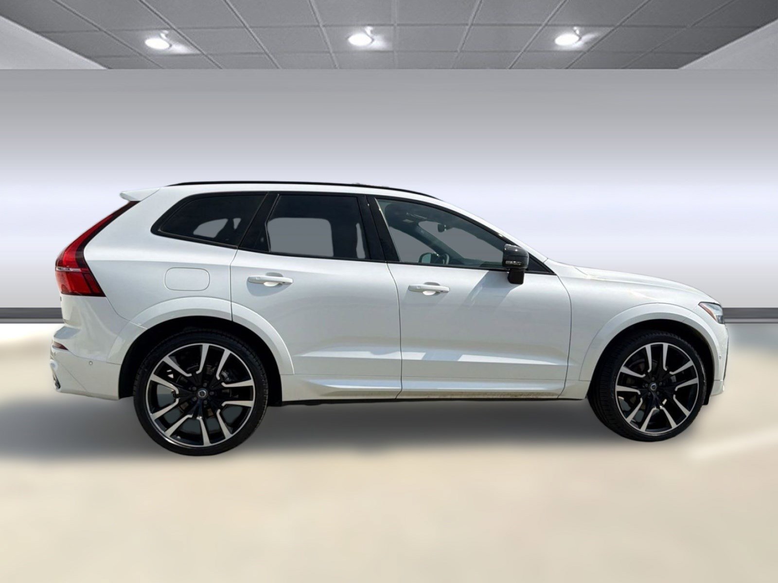 Used 2025 Volvo XC60 B5 Ultra w/ Protection Package Premier image 8