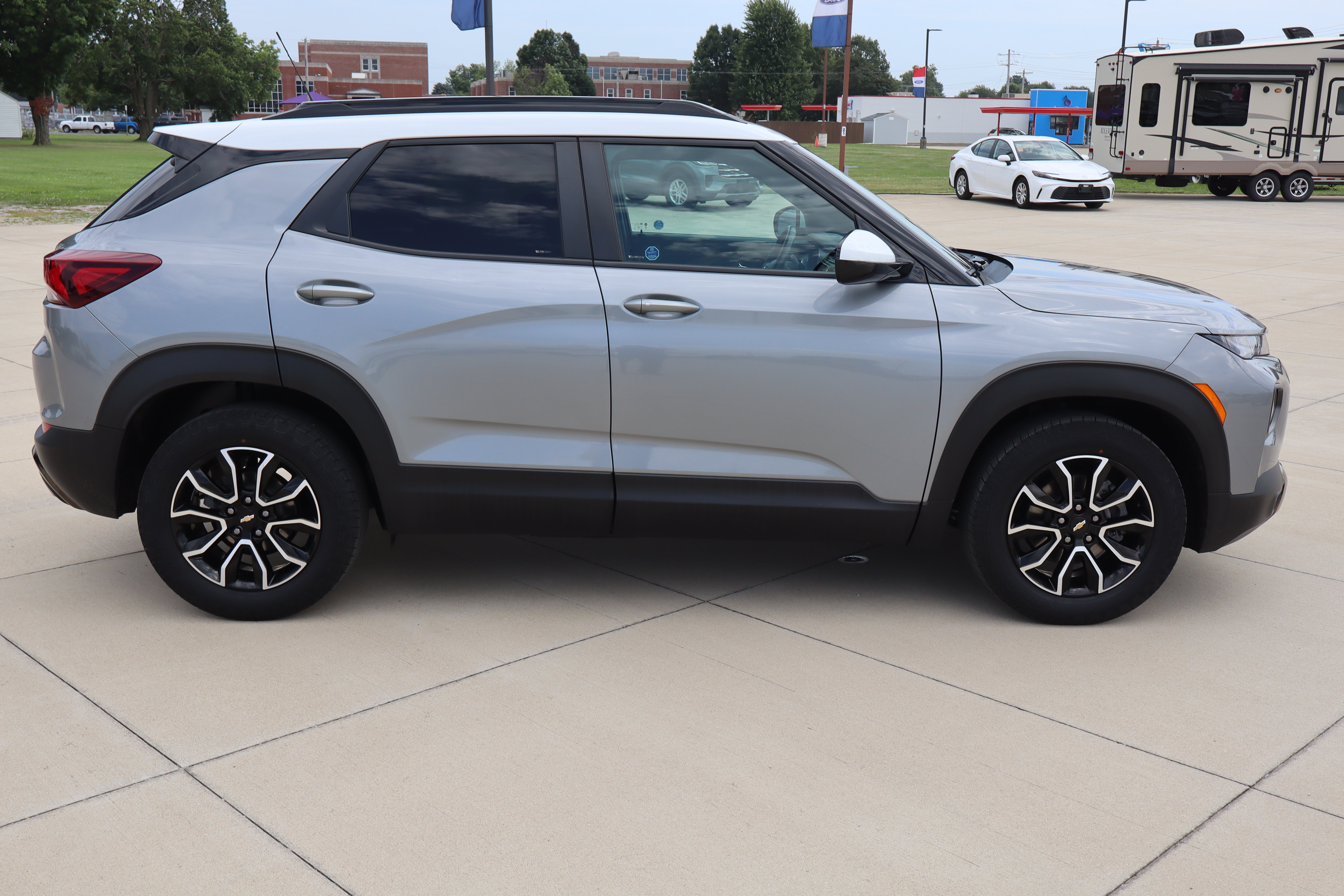Used 2023 Chevrolet TrailBlazer ACTIV w/ Convenience Package FWD image 4