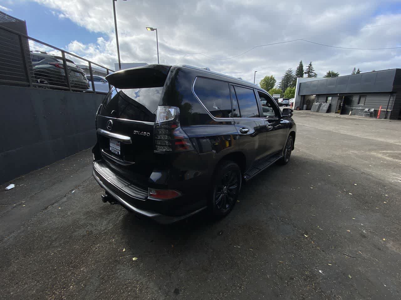 Used 2023 Lexus GX 460 Luxury w/ Sport Design Package AWD/4WD image 6
