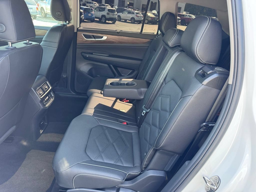 Used 2025 Volkswagen Atlas SE FWD image 27