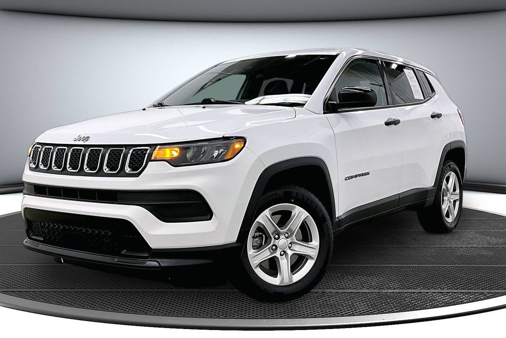 Used 2023 Jeep Compass Sport AWD/4WD image 3
