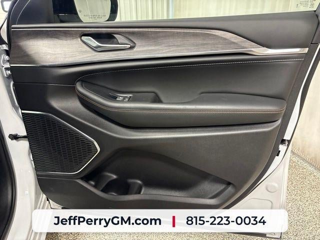 Used 2025 Jeep Grand Cherokee L Overland w/ Trailer Tow Package AWD/4WD image 22