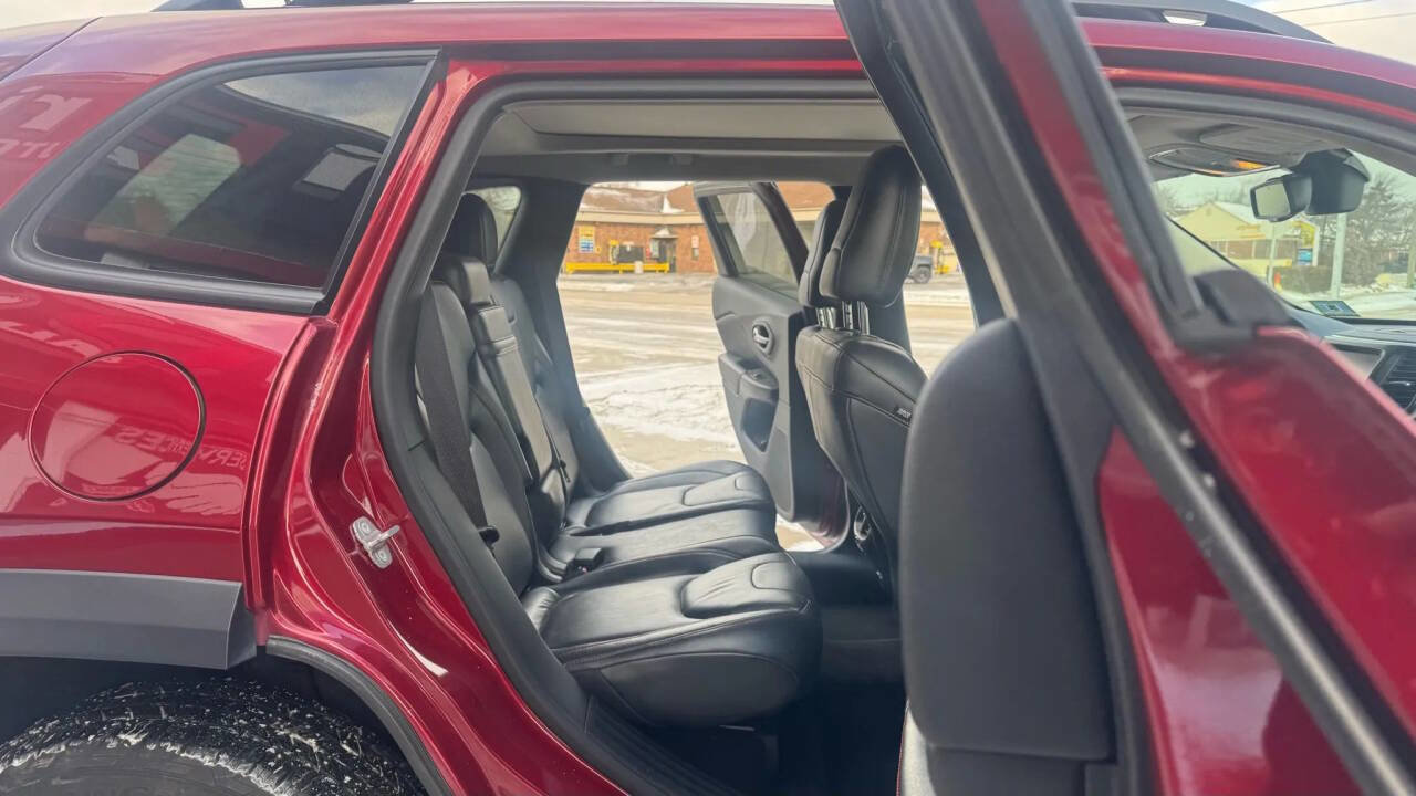Used 2014 Jeep Cherokee Trailhawk w/ Comfort/Convenience Group AWD/4WD image 23