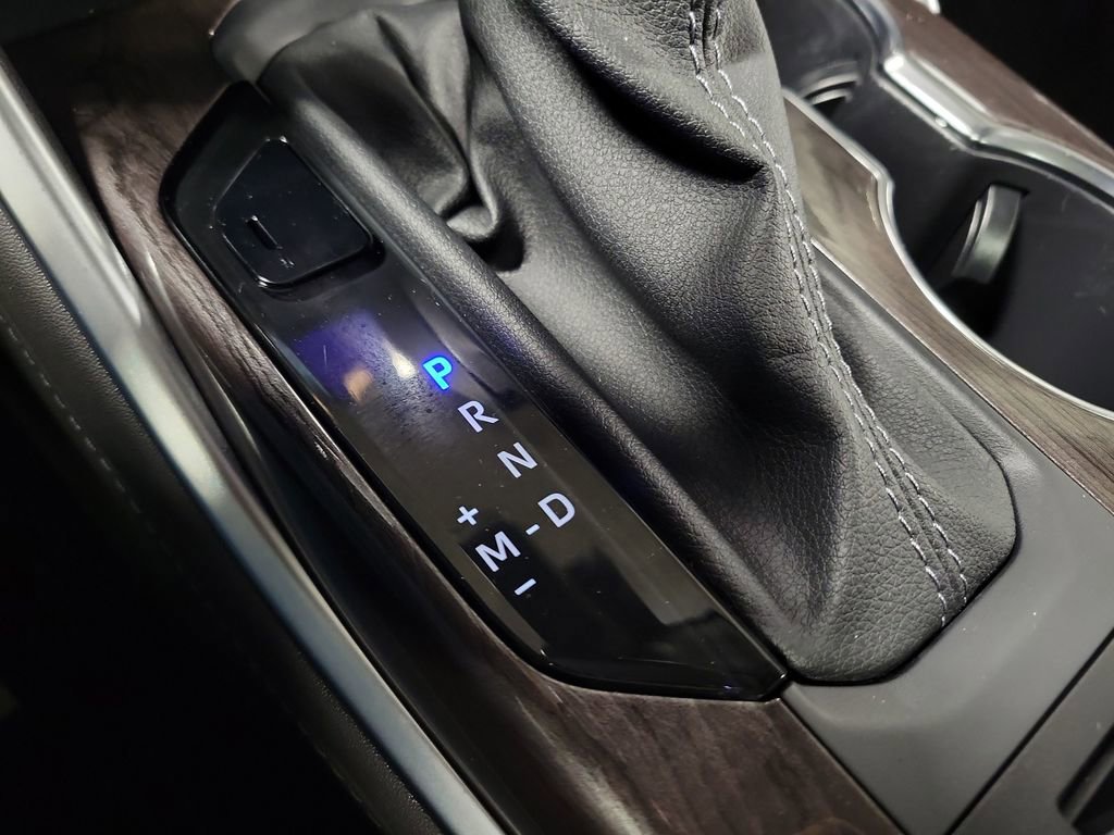 Used 2025 Toyota Highlander Platinum image 17