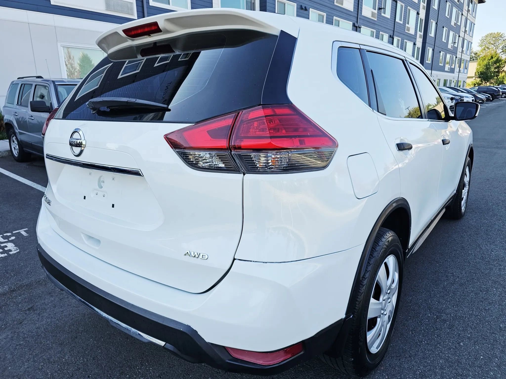 Used 2017 Nissan Rogue S image 5