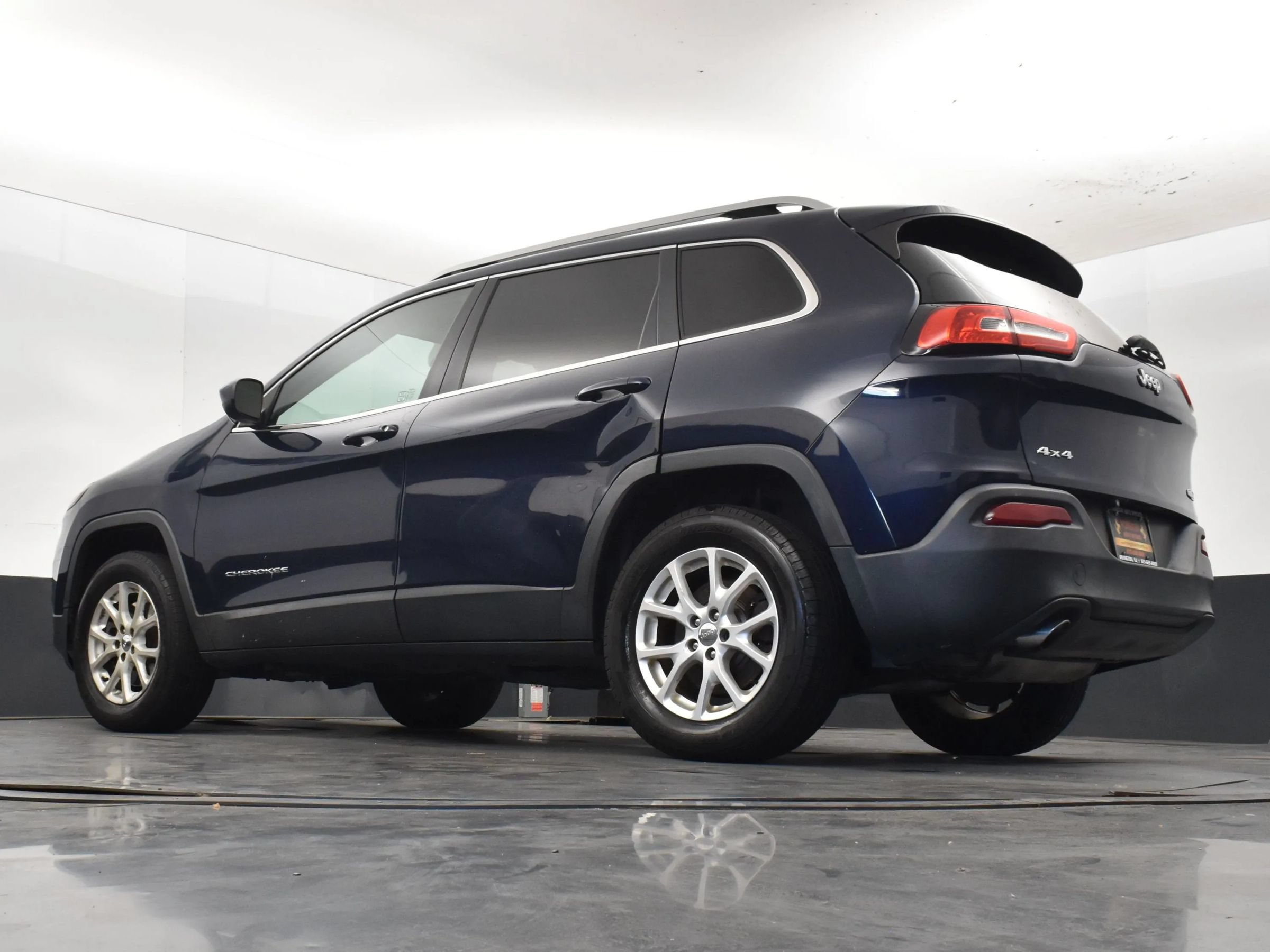 Used 2014 Jeep Cherokee Latitude w/ Cold Weather Group AWD/4WD image 11
