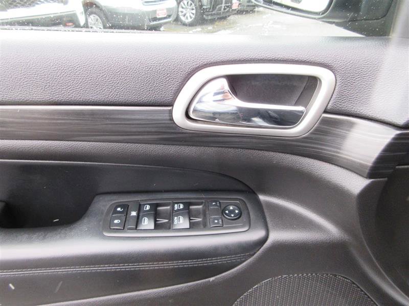Used 2019 Jeep Grand Cherokee Altitude image 11