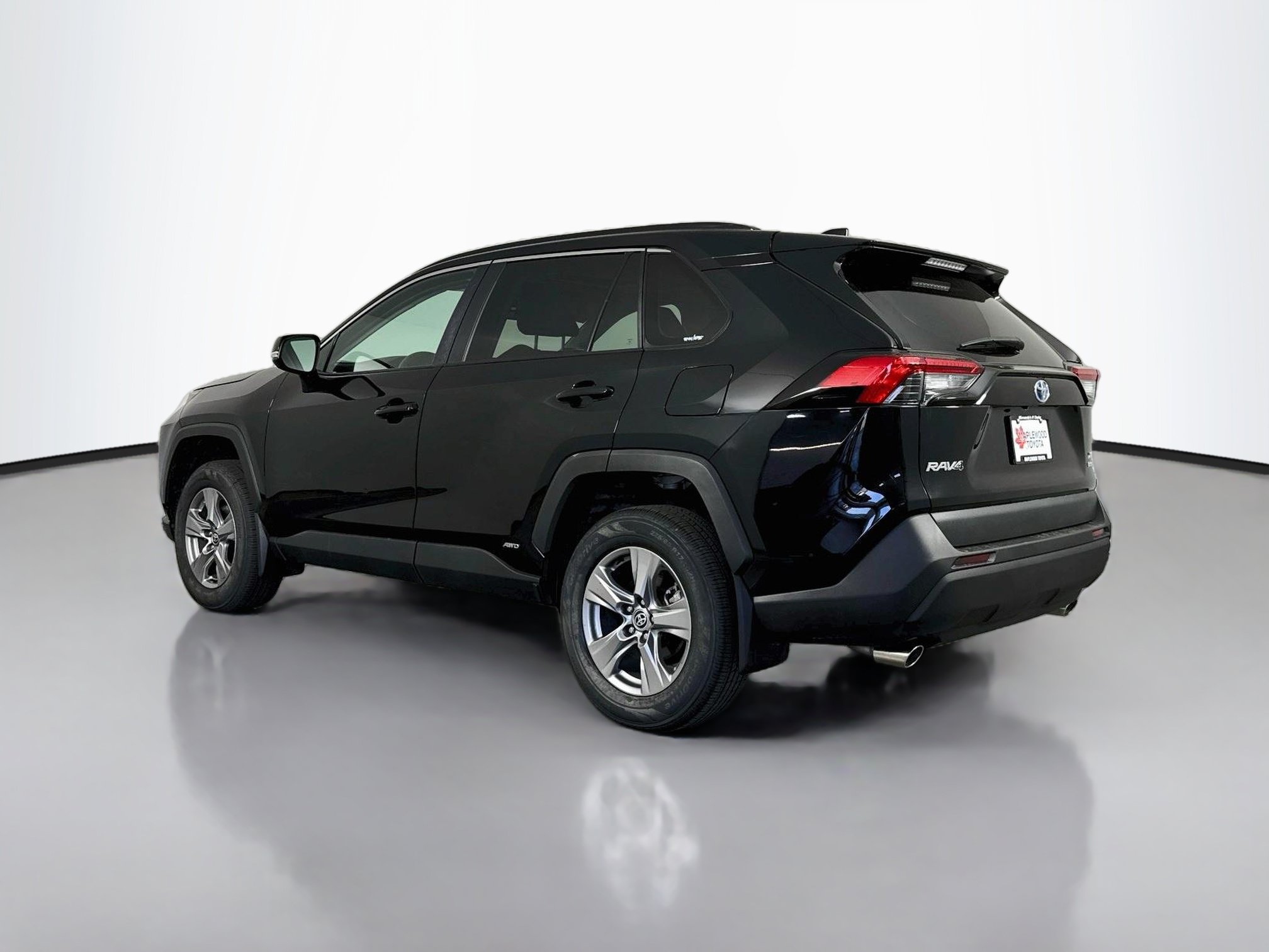 Used 2023 Toyota RAV4 XLE w/ Convenience Package AWD/4WD image 5