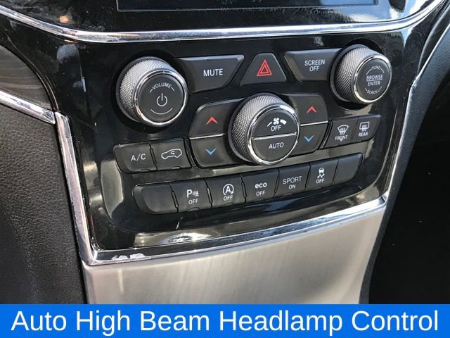 Used 2022 Jeep Grand Cherokee Limited w/ Technology Group AWD/4WD image 13