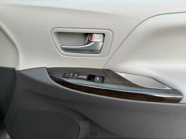 Used 2016 Toyota Sienna XLE 4D Passenger Van image 23