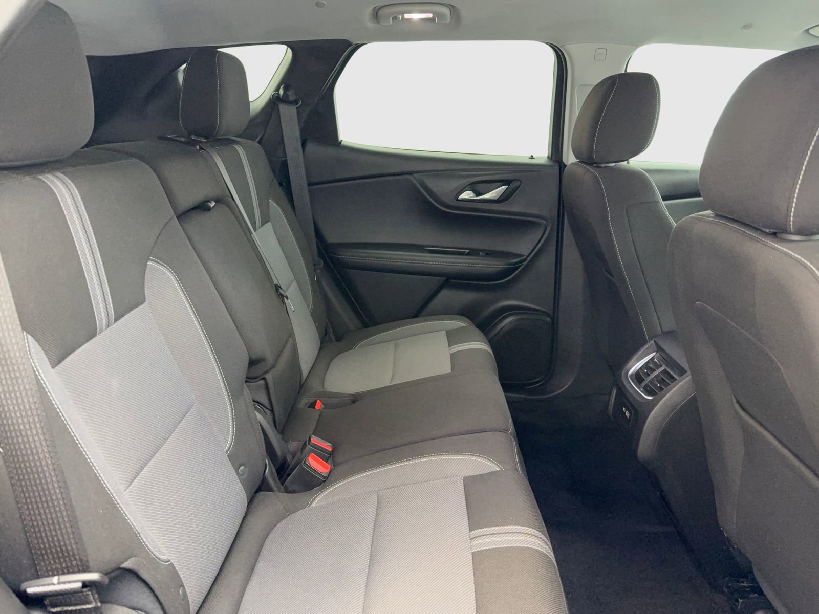 Used 2025 Chevrolet Blazer LT image 46