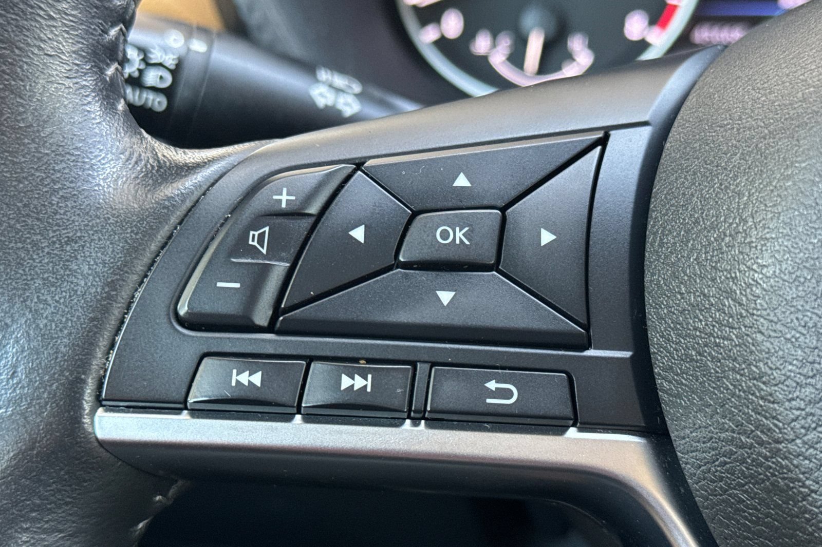 Used 2024 Nissan Sentra SV w/ SV Premium Package FWD image 25