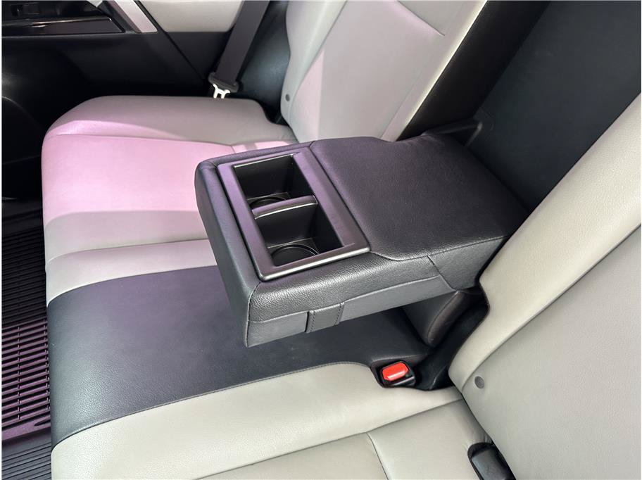 Used 2018 Toyota RAV4 Limited w/ Advanced Technology Package AWD/4WD image 17
