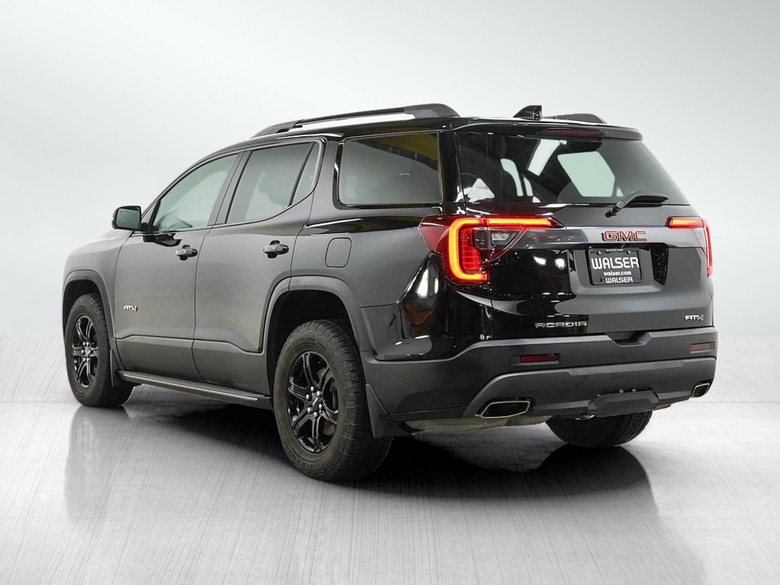 Used 2023 GMC Acadia AT4 w/ GMC Pro Grade Package AWD/4WD image 3