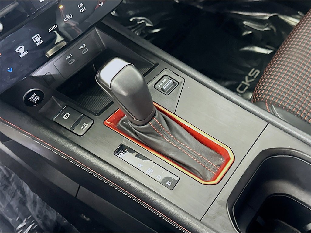 Used 2025 Nissan Kicks SR w/ Illumination Package image 32