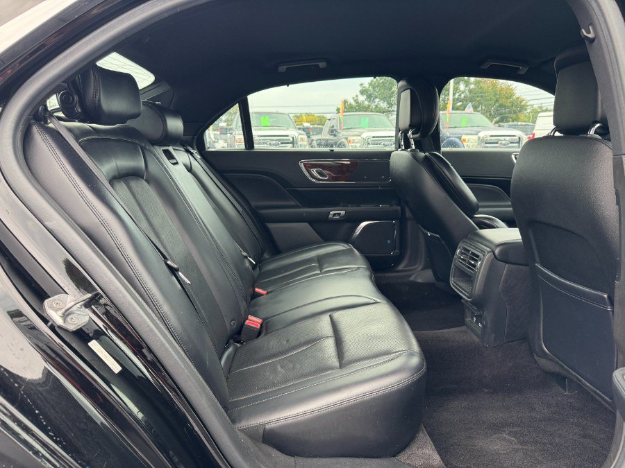 Used 2018 Lincoln Continental AWD w/ Livery Technology Package image 17