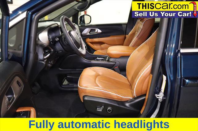 Used 2025 Chrysler Pacifica Pinnacle FWD image 28