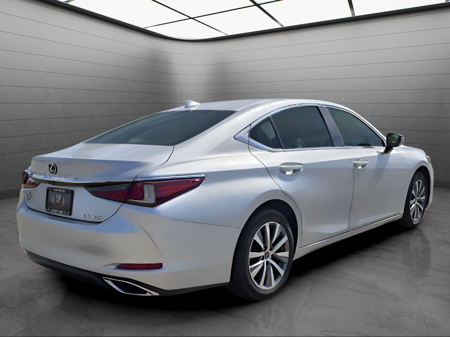 Used 2020 Lexus ES 350 image 4