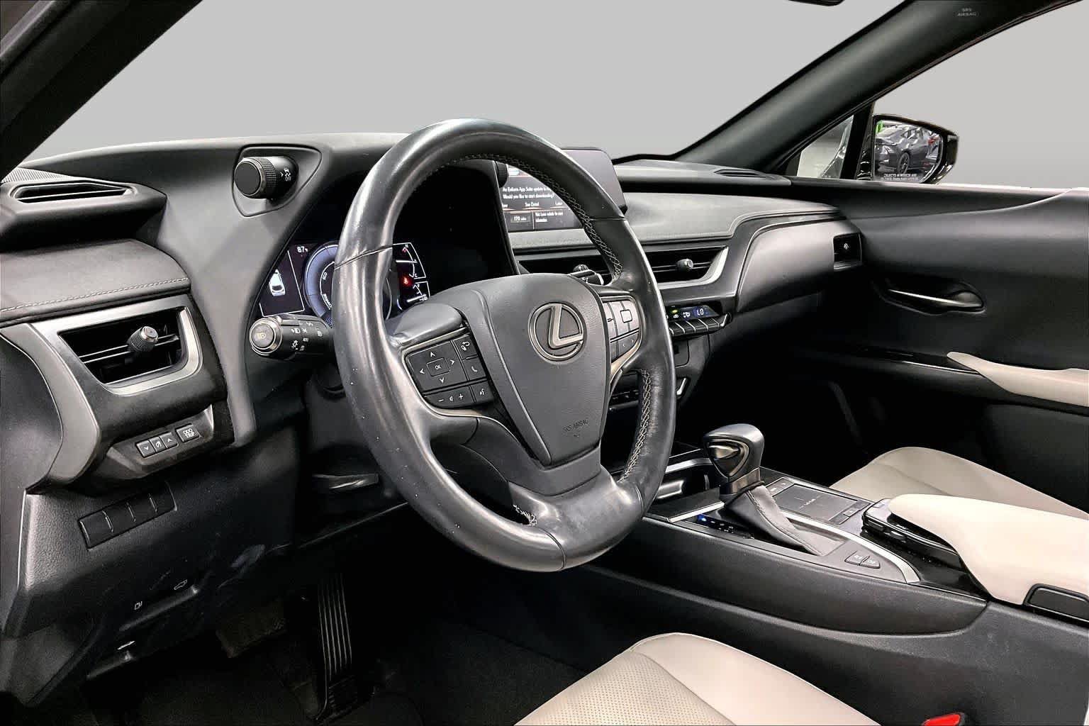 Used 2019 Lexus UX 250h w/ Premium Package AWD/4WD image 17