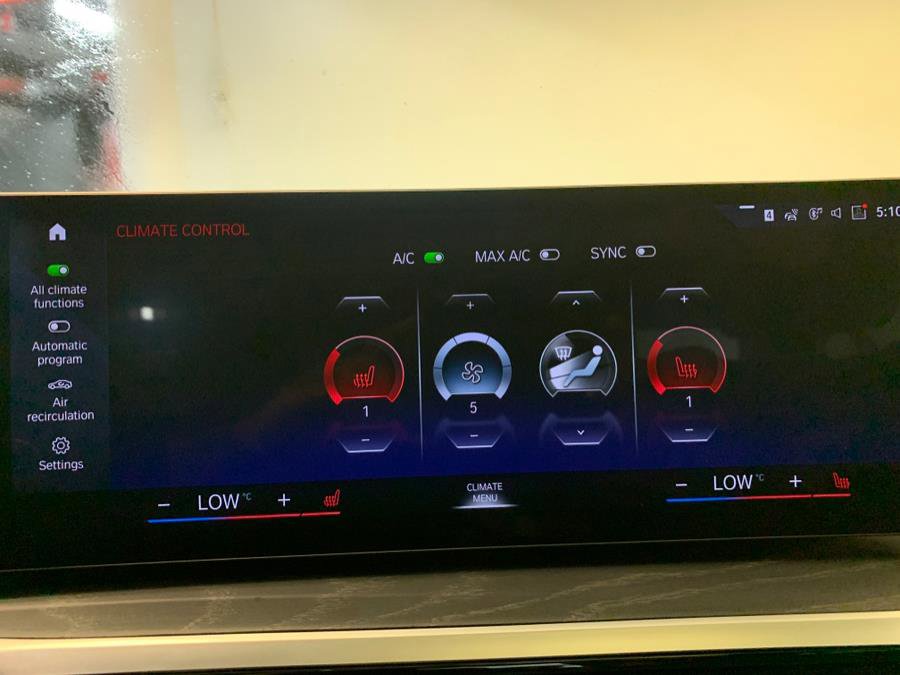 Used 2024 BMW 330i xDrive Sedan w/ Convenience Package image 28