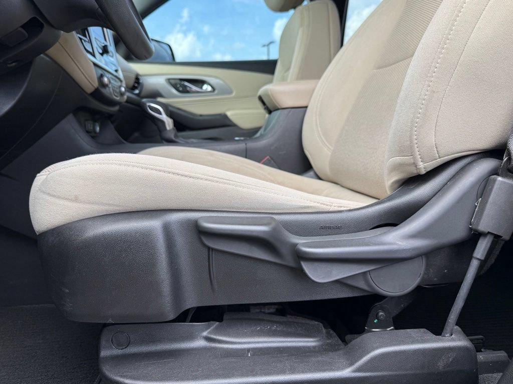 Used 2022 Chevrolet Traverse LS AWD/4WD image 9