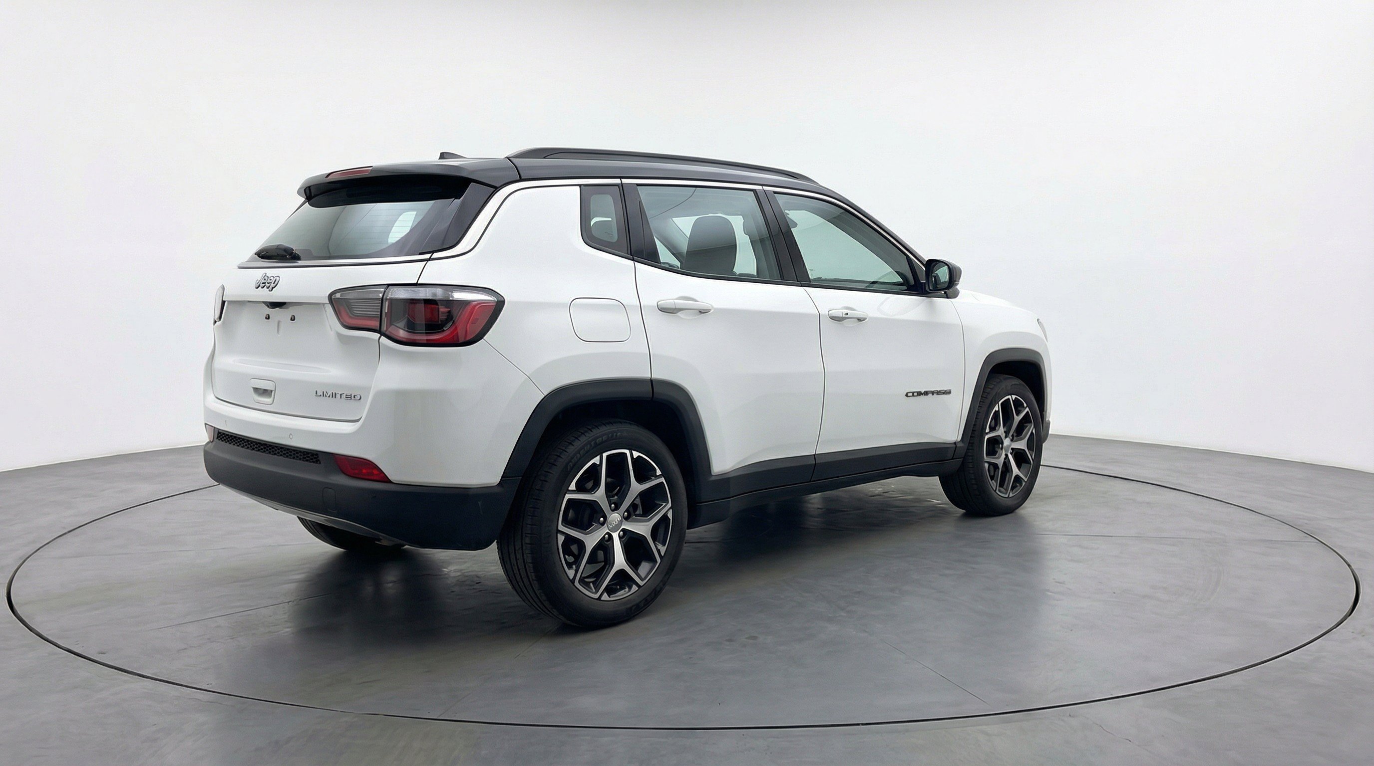Used 2025 Jeep Compass Limited AWD/4WD image 9