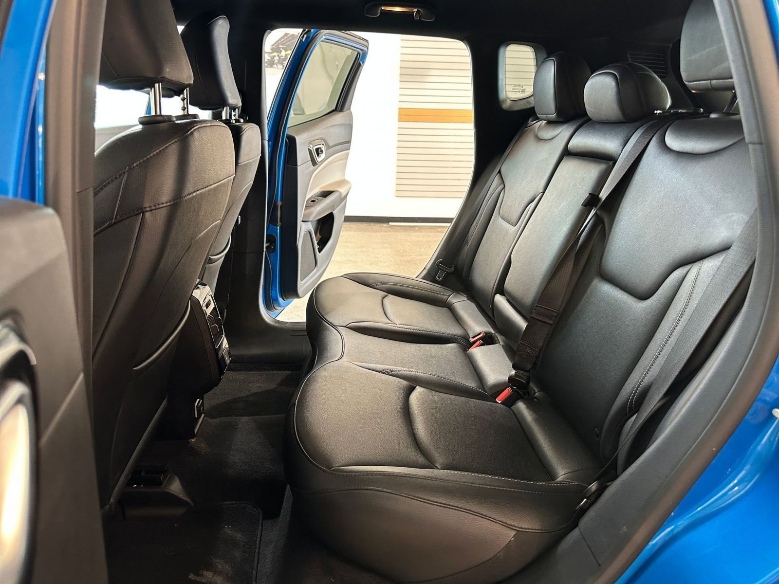 Used 2025 Jeep Compass Limited image 25