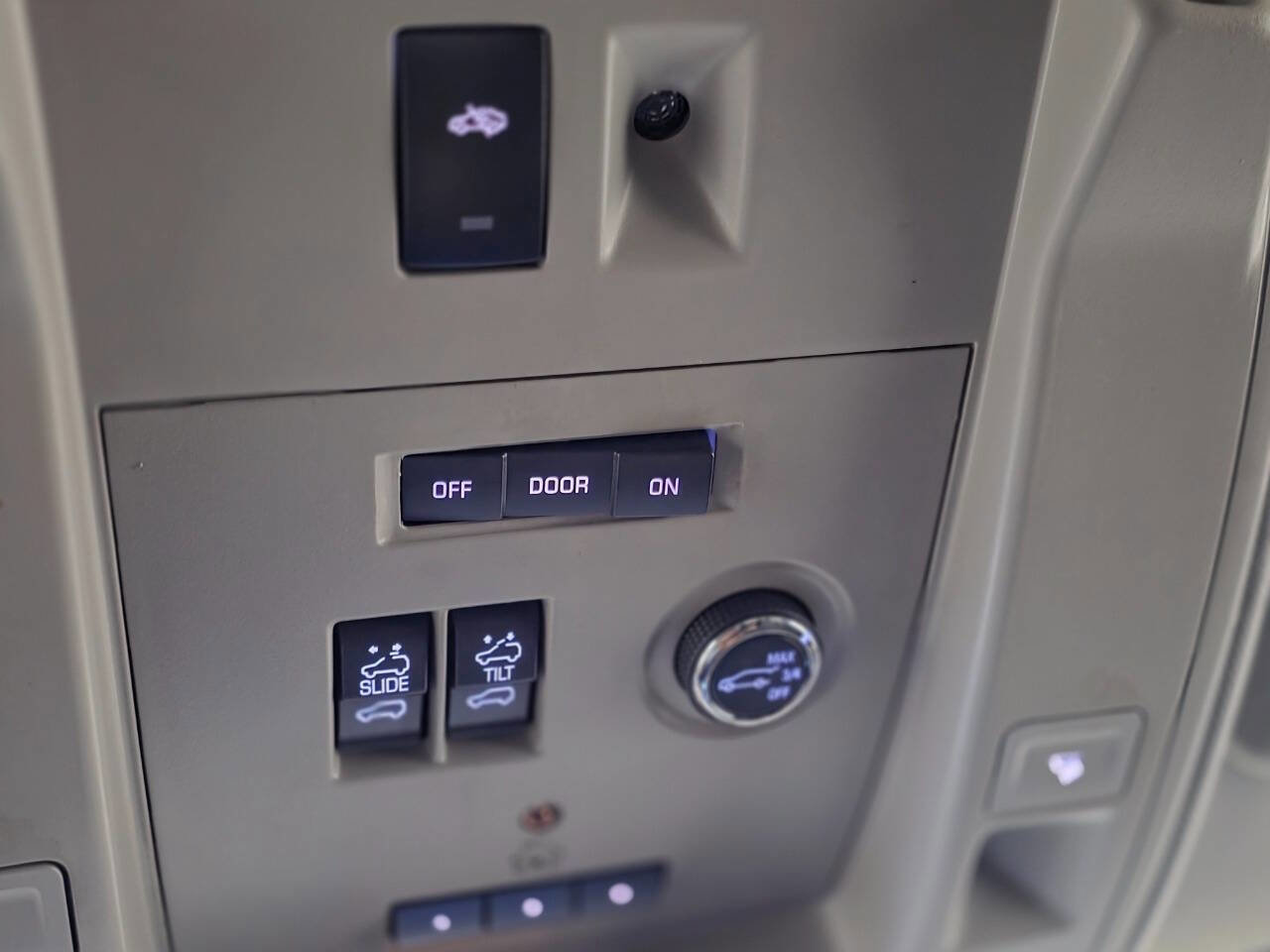 Used 2016 Cadillac Escalade ESV Luxury image 44