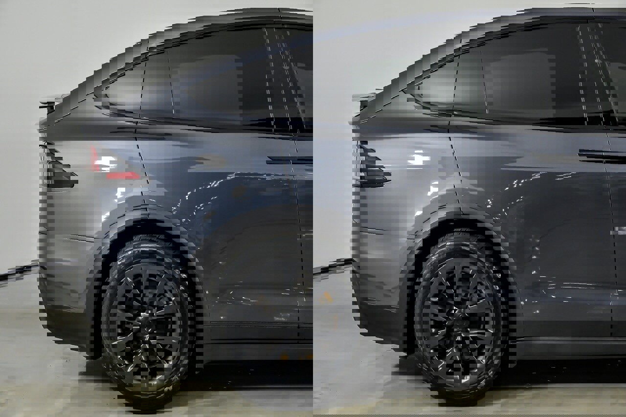 Used 2022 Tesla Model X Plaid image 12