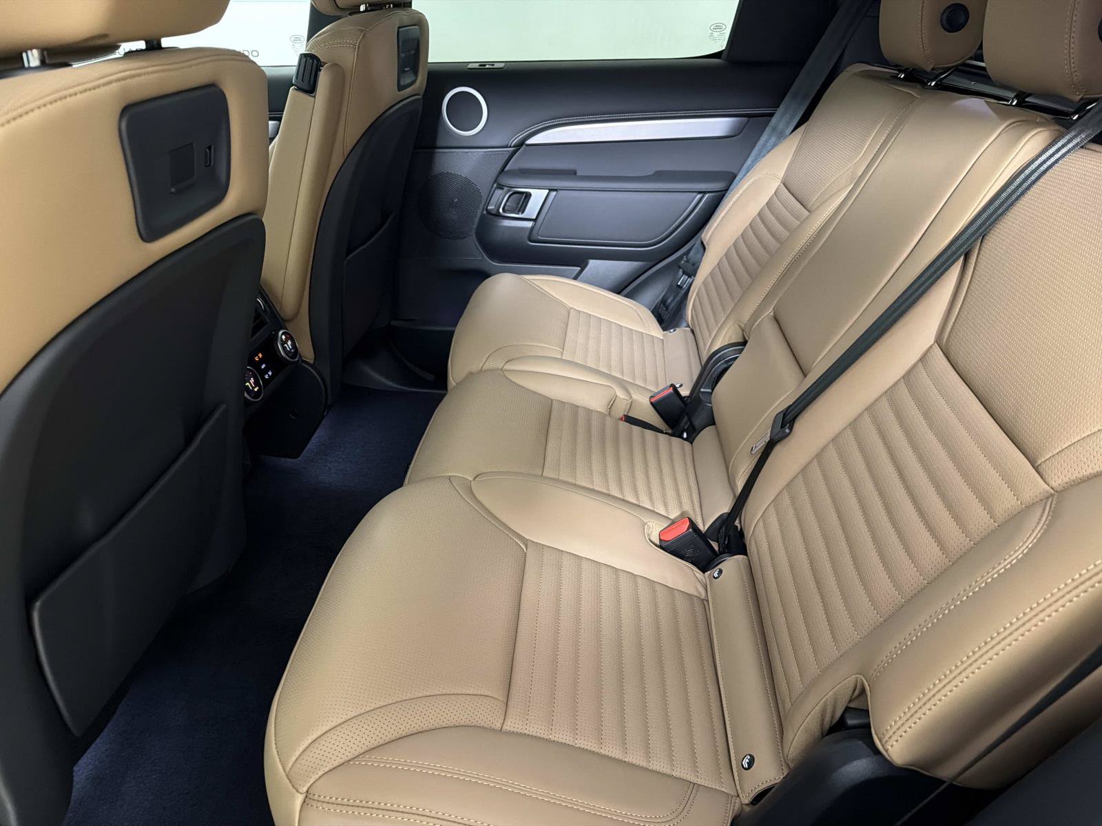 New 2026 Land Rover Discovery Dynamic SE AWD/4WD image 12