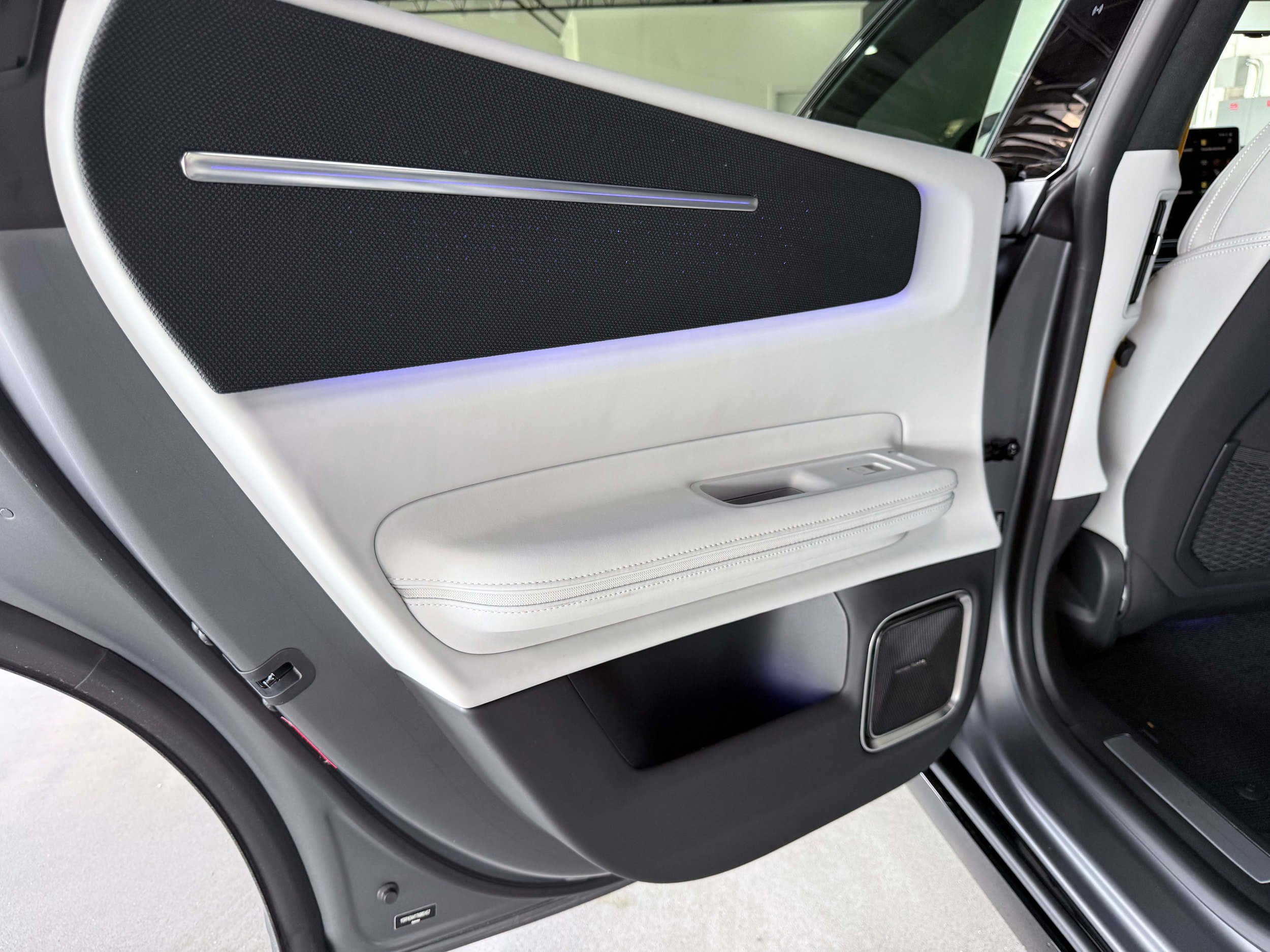 New 2026 Polestar Polestar 4 w/ Performance Pack AWD/4WD image 15