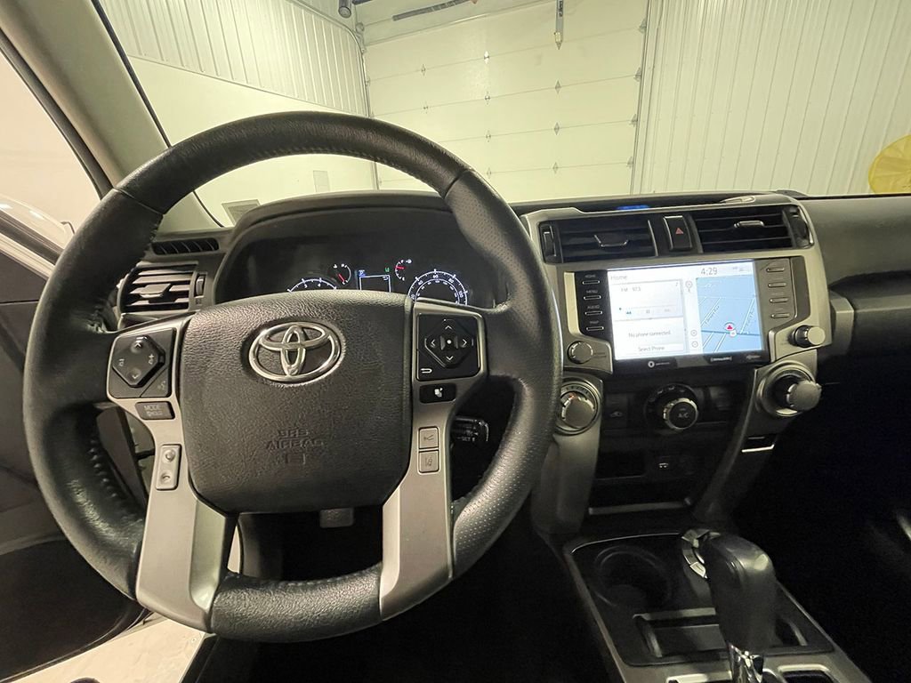 Used 2022 Toyota 4Runner SR5 Premium w/ Moonroof Package AWD/4WD image 38