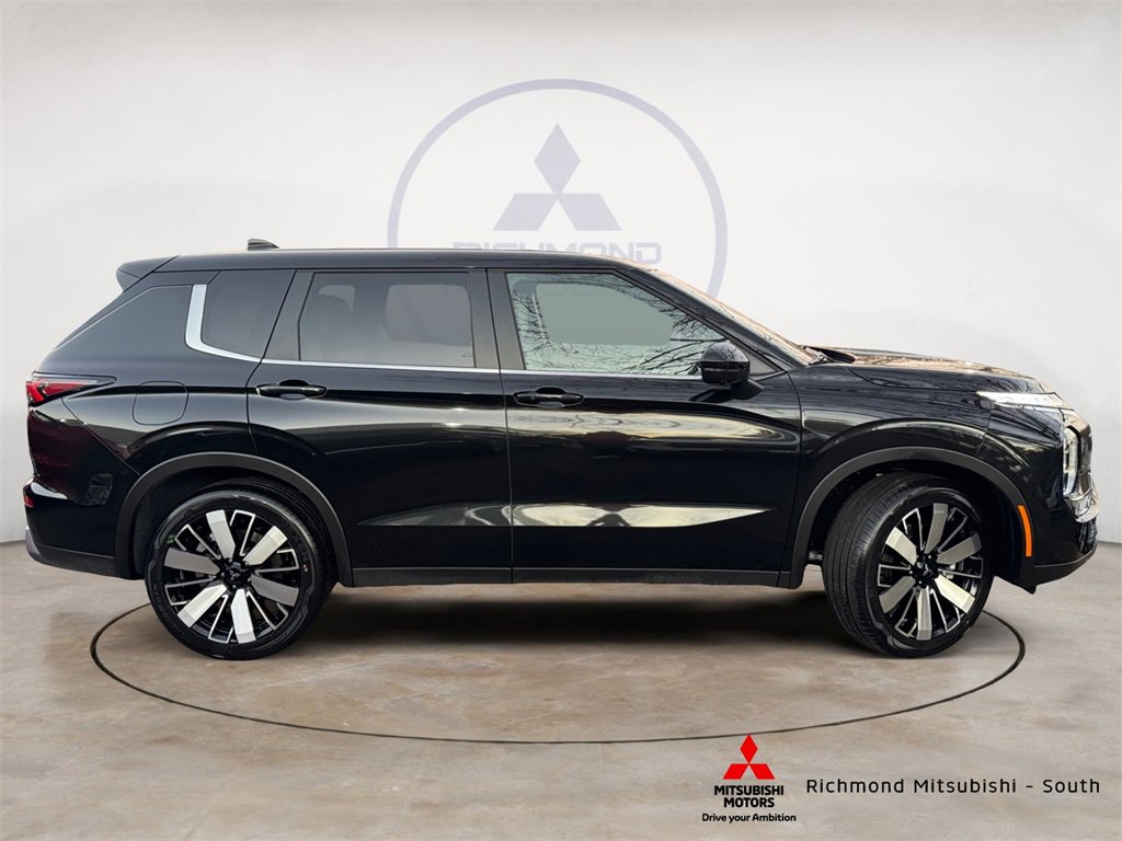 New 2026 Mitsubishi Outlander SE image 2