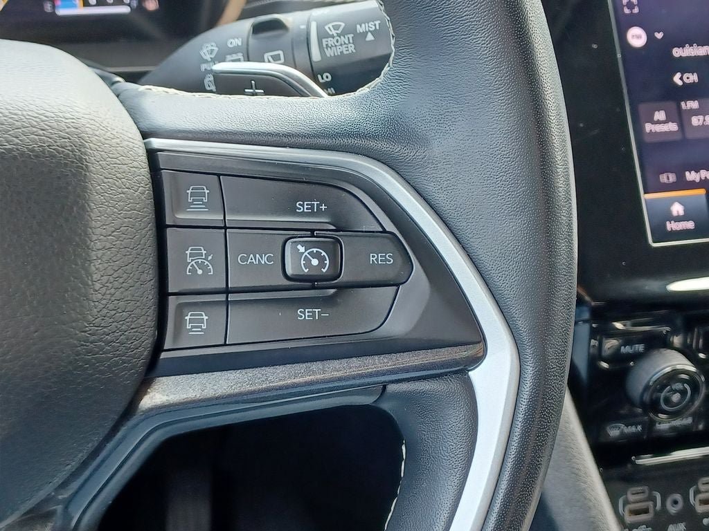 Used 2022 Jeep Grand Cherokee L Laredo w/ Luxury Tech Group I AWD/4WD image 13
