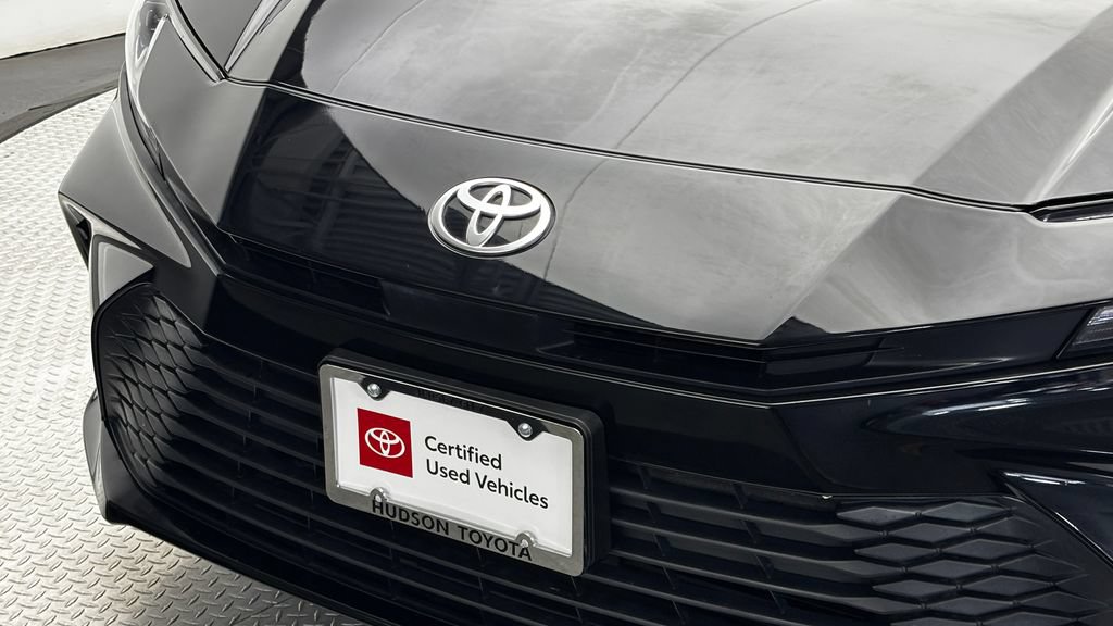 Used 2025 Toyota Camry LE FWD image 3