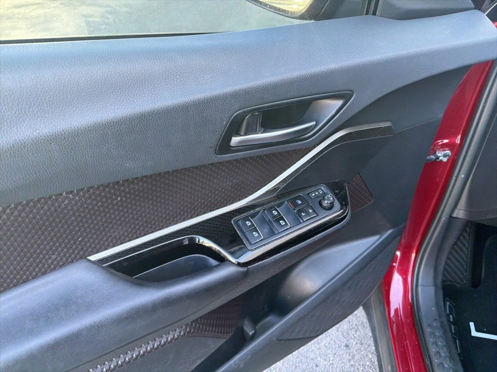 Used 2019 Toyota C-HR XLE image 11