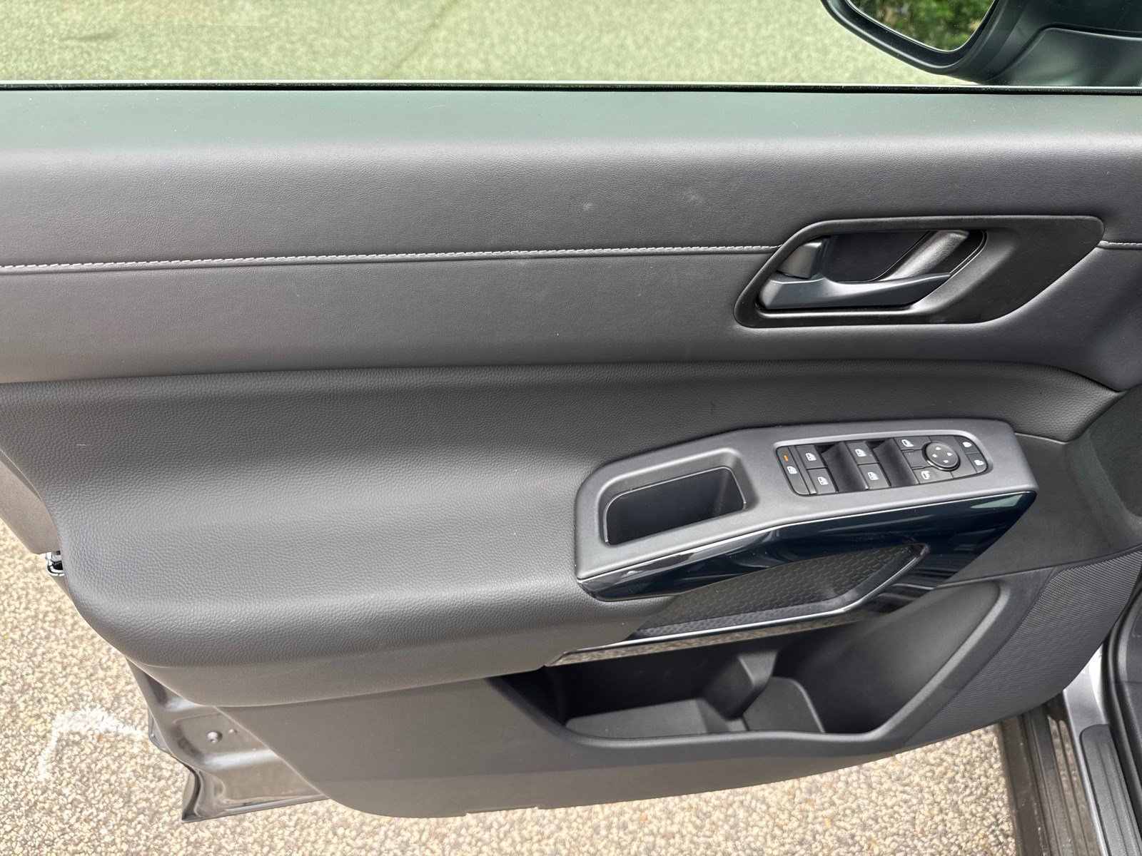 New 2026 Nissan Pathfinder SV w/ Cargo Package FWD image 10