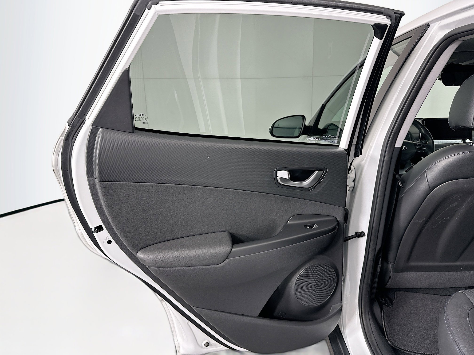Used 2023 Hyundai Kona Limited FWD image 28