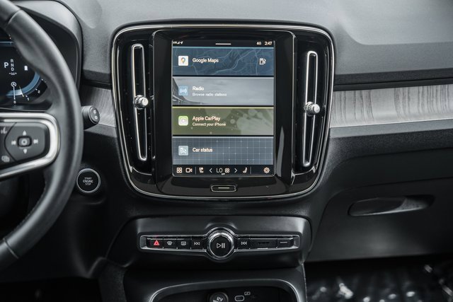 Used 2024 Volvo XC40 B5 Plus w/ Protection Package Premier image 22