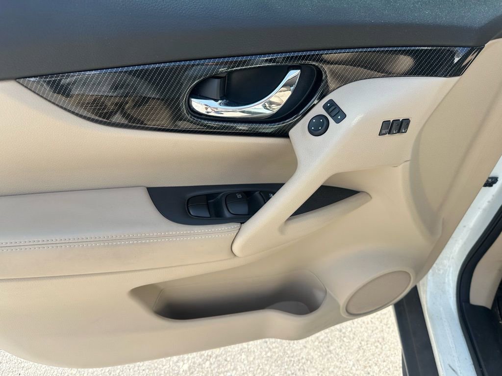 Used 2017 Nissan Rogue SL w/ SL Premium Package image 25