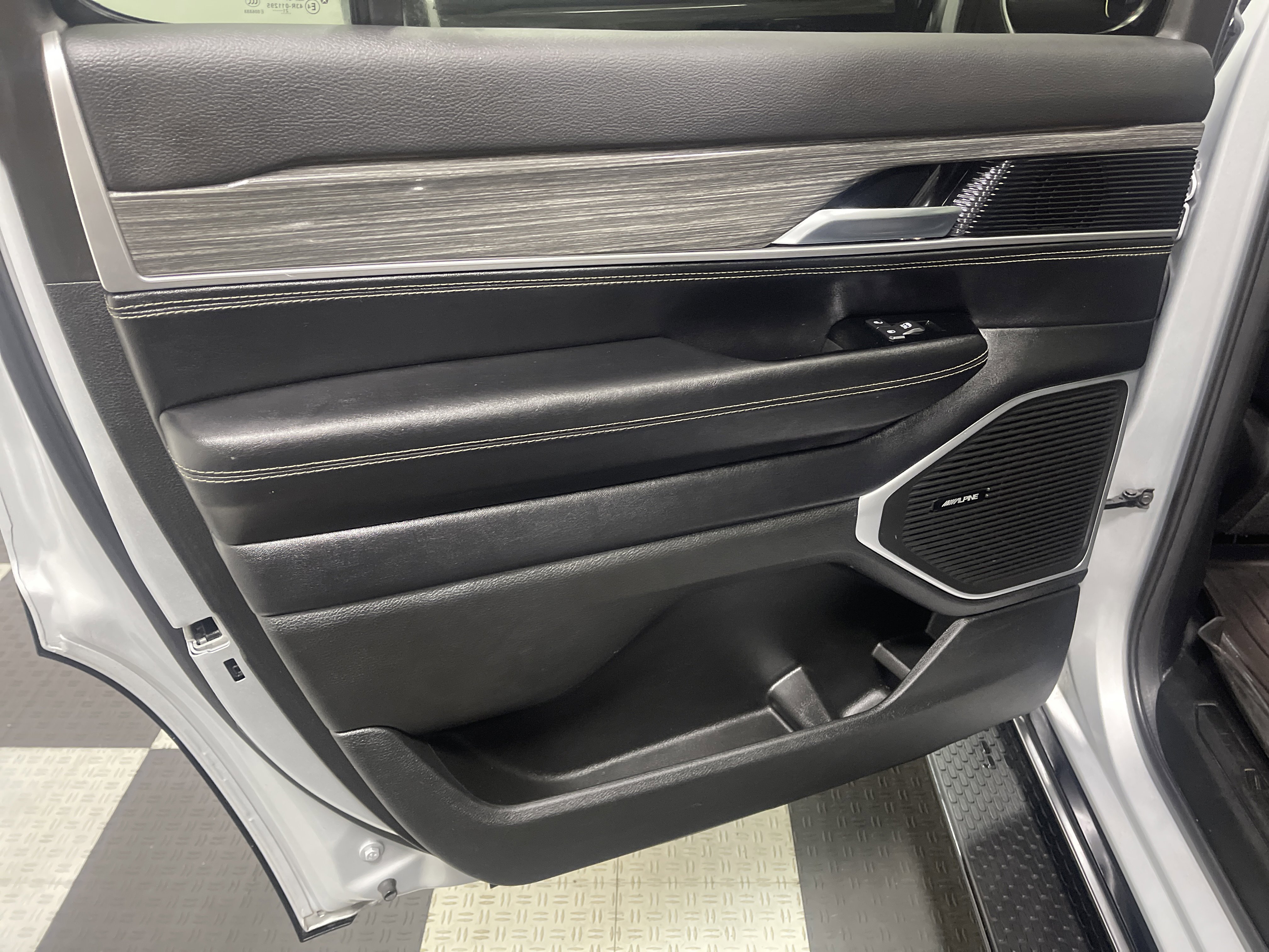 Used 2022 Jeep Wagoneer Series II w/ Premium Group I image 17