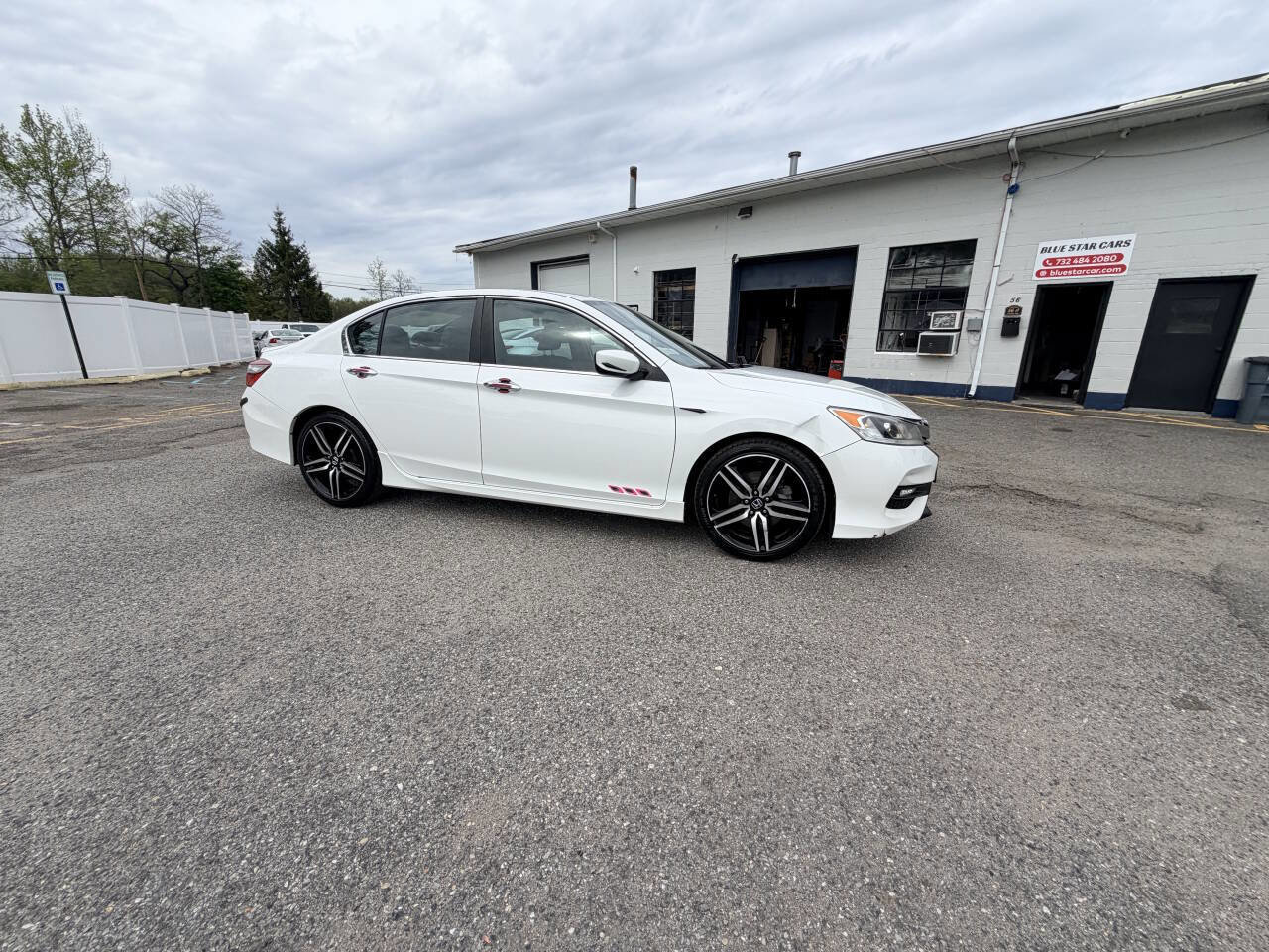 Used 2017 Honda Accord Sport image 7