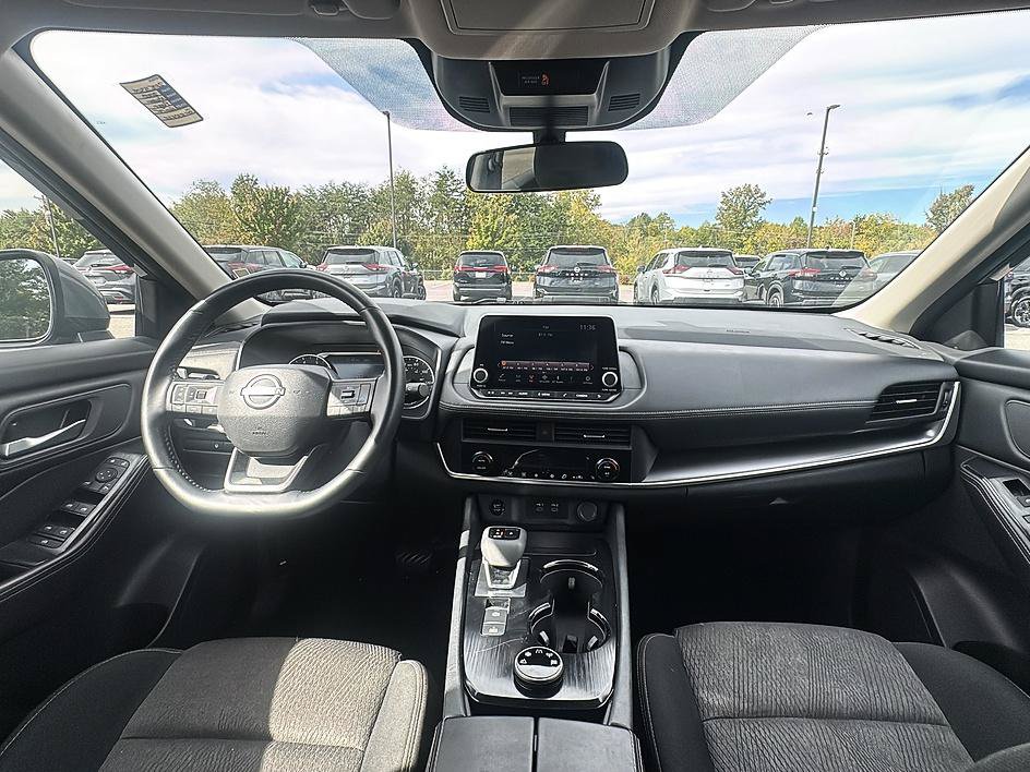 Certified 2025 Nissan Rogue SV AWD/4WD image 28