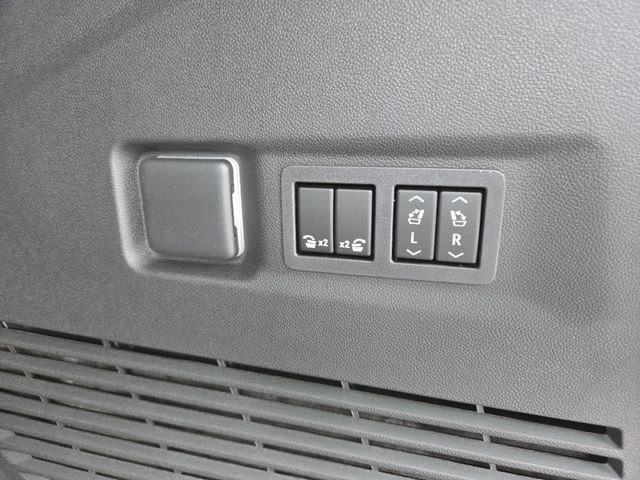 New 2026 GMC Yukon XL Denali w/ Sun & Power Step Package image 18