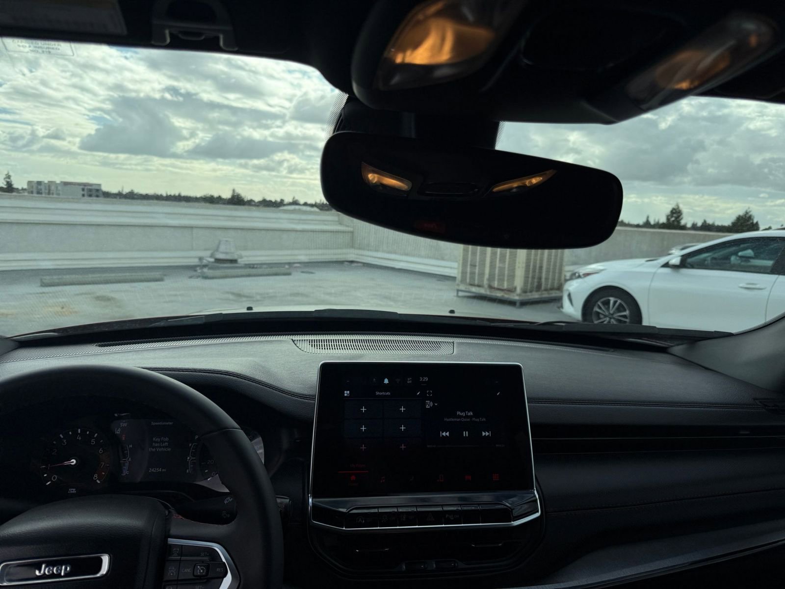 Used 2025 Jeep Compass Trailhawk image 32