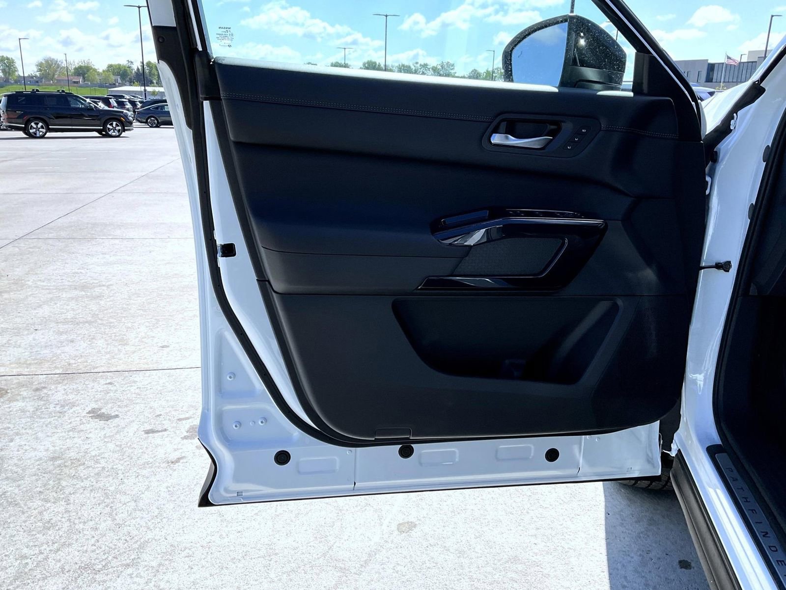 New 2026 Nissan Pathfinder Platinum AWD/4WD image 9